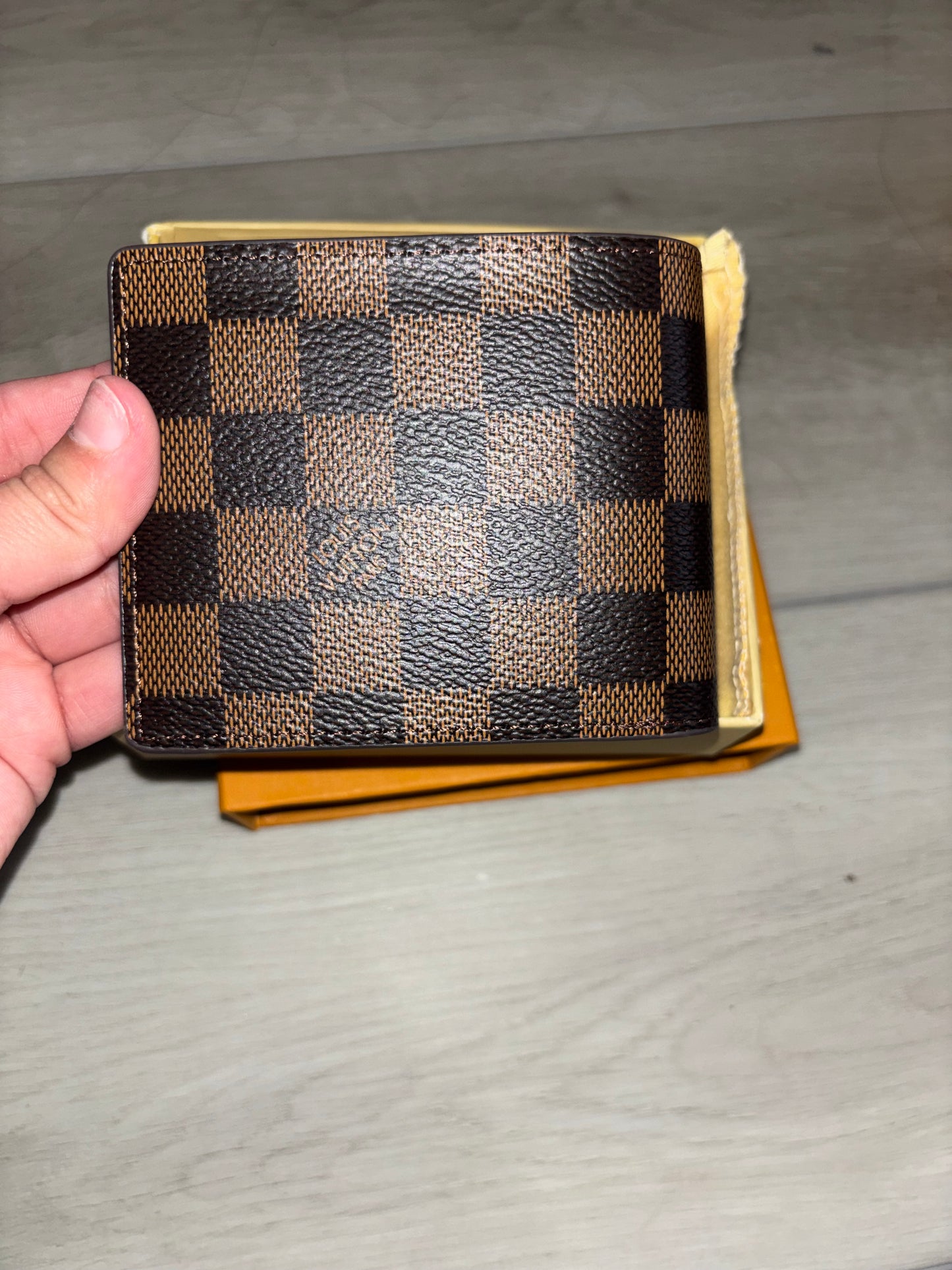L V Men Wallet Cafe