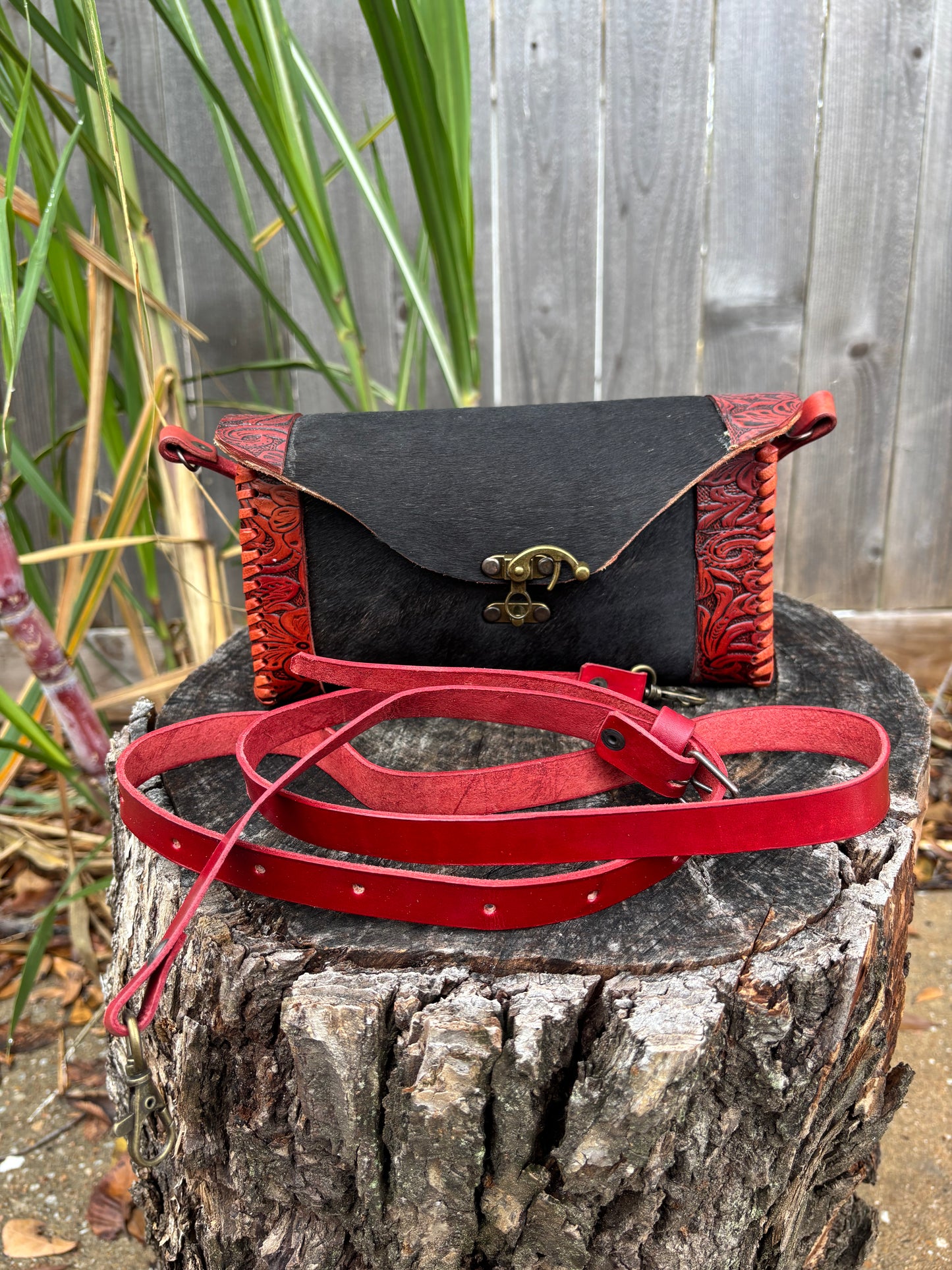 Bolsa Cincelada con Pelo de Res Negro