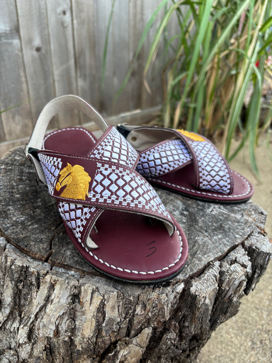 Huarache Cruzado Caballo Bordado Vino