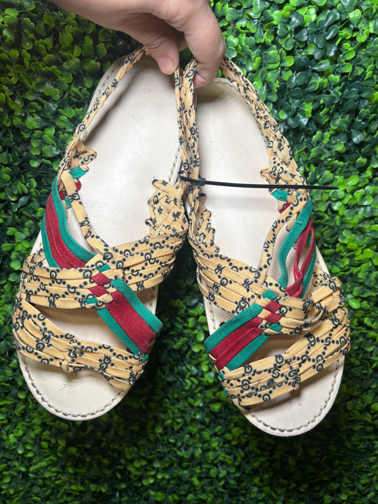 Huarache de Araña GG khaki planta blanca