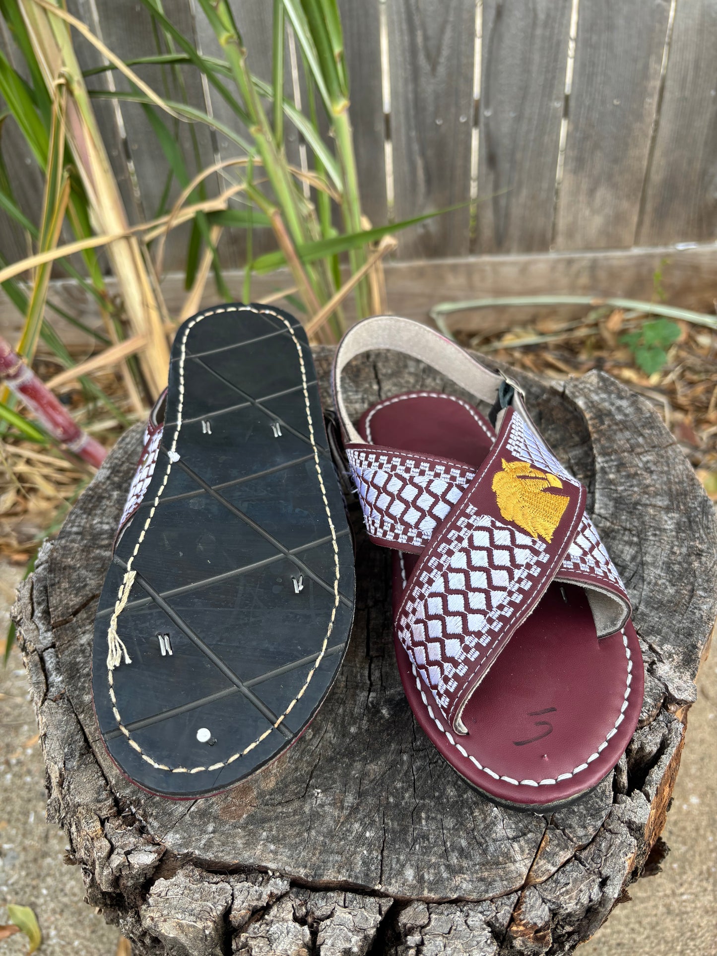 Huarache Cruzado Caballo Bordado Vino
