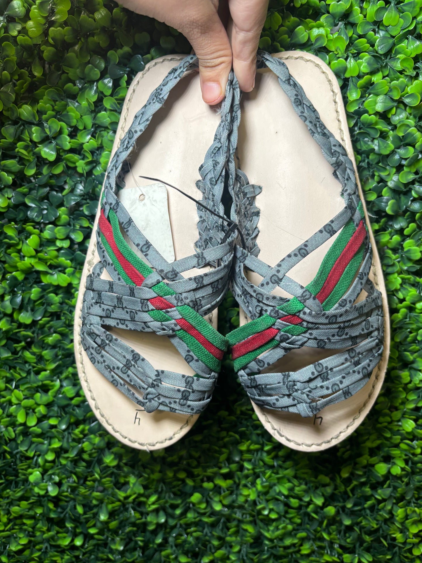 Huaraches de Araña GG Gris planta blanca