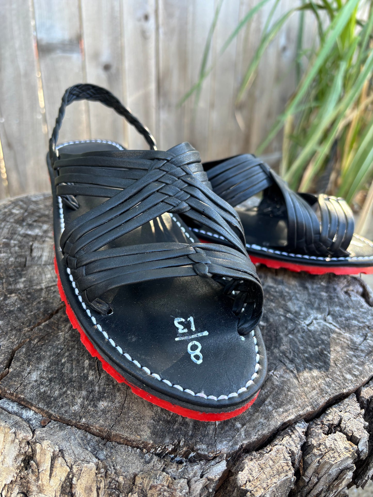 Huarache de Araña Suela Roja Negro Liso