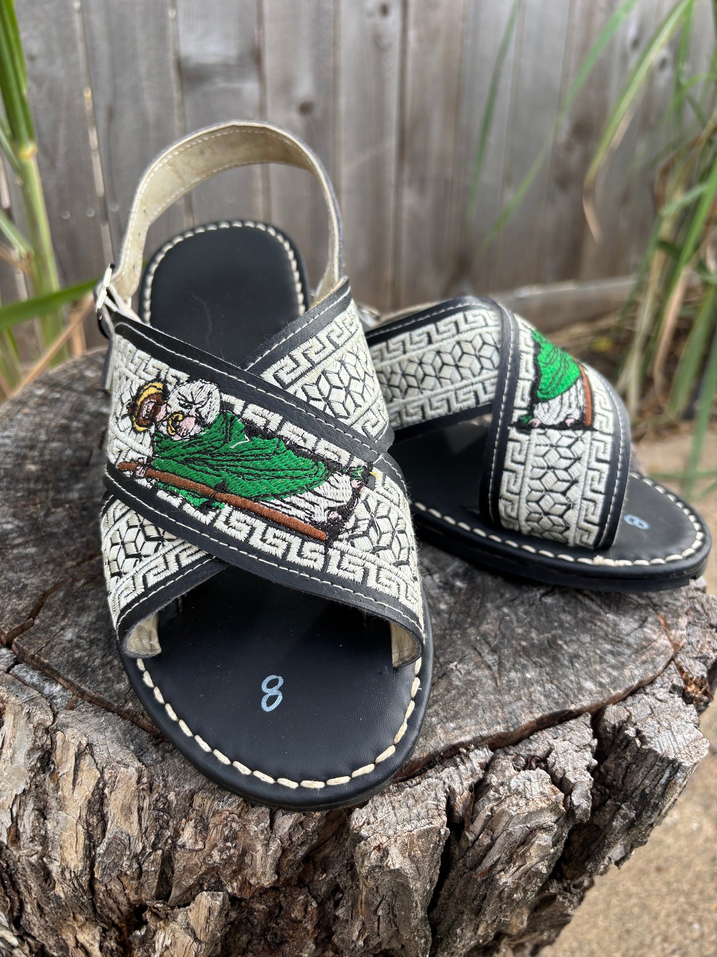 Huarache Cruzado San Judas Blanco y Negro