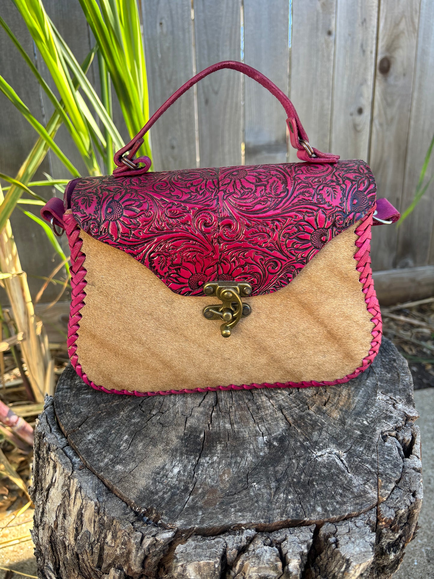 Bolsa Cincelada con Pelo de Res Rosa