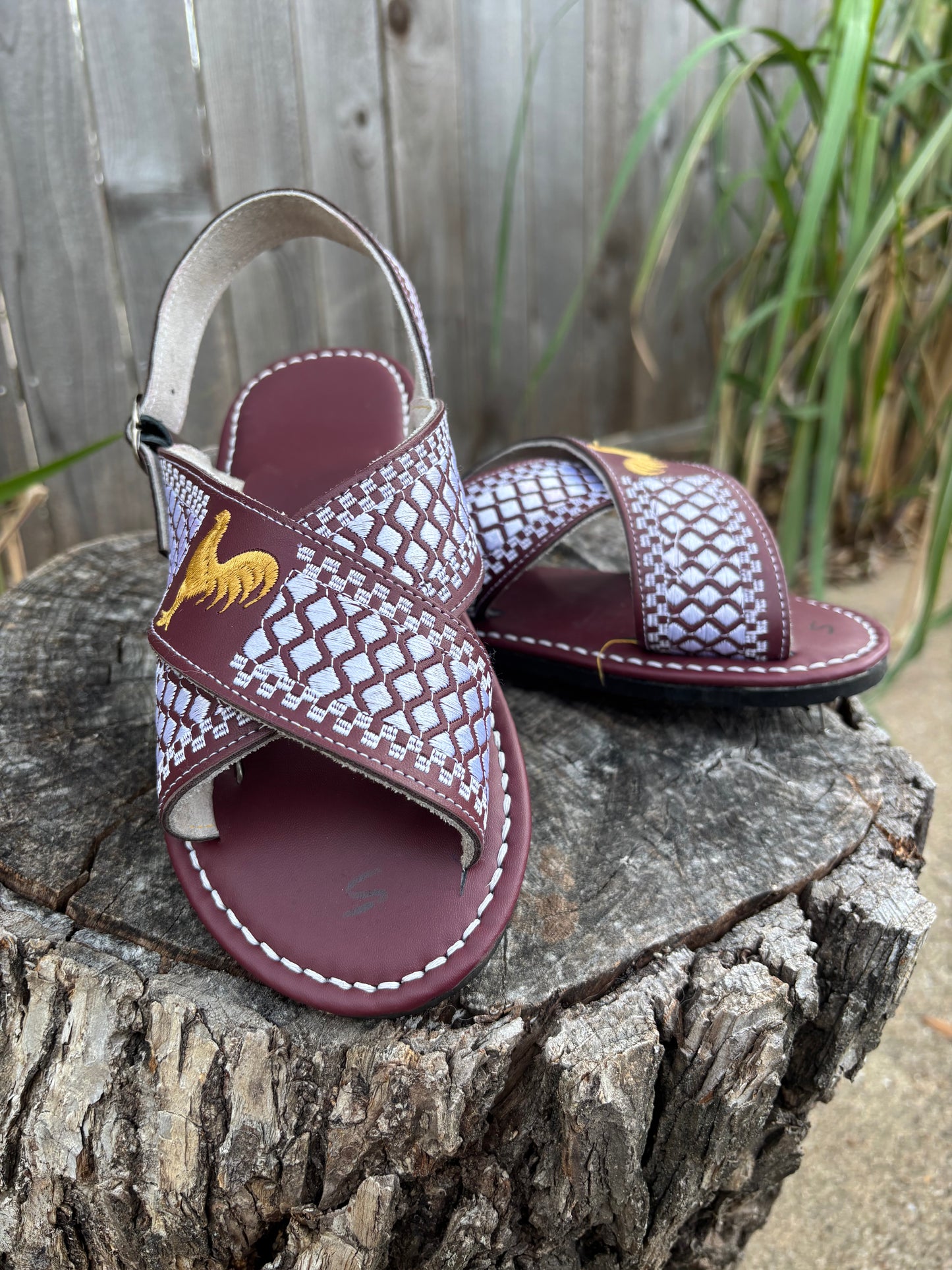Huarache Cruzado Gallo Bordado Vino