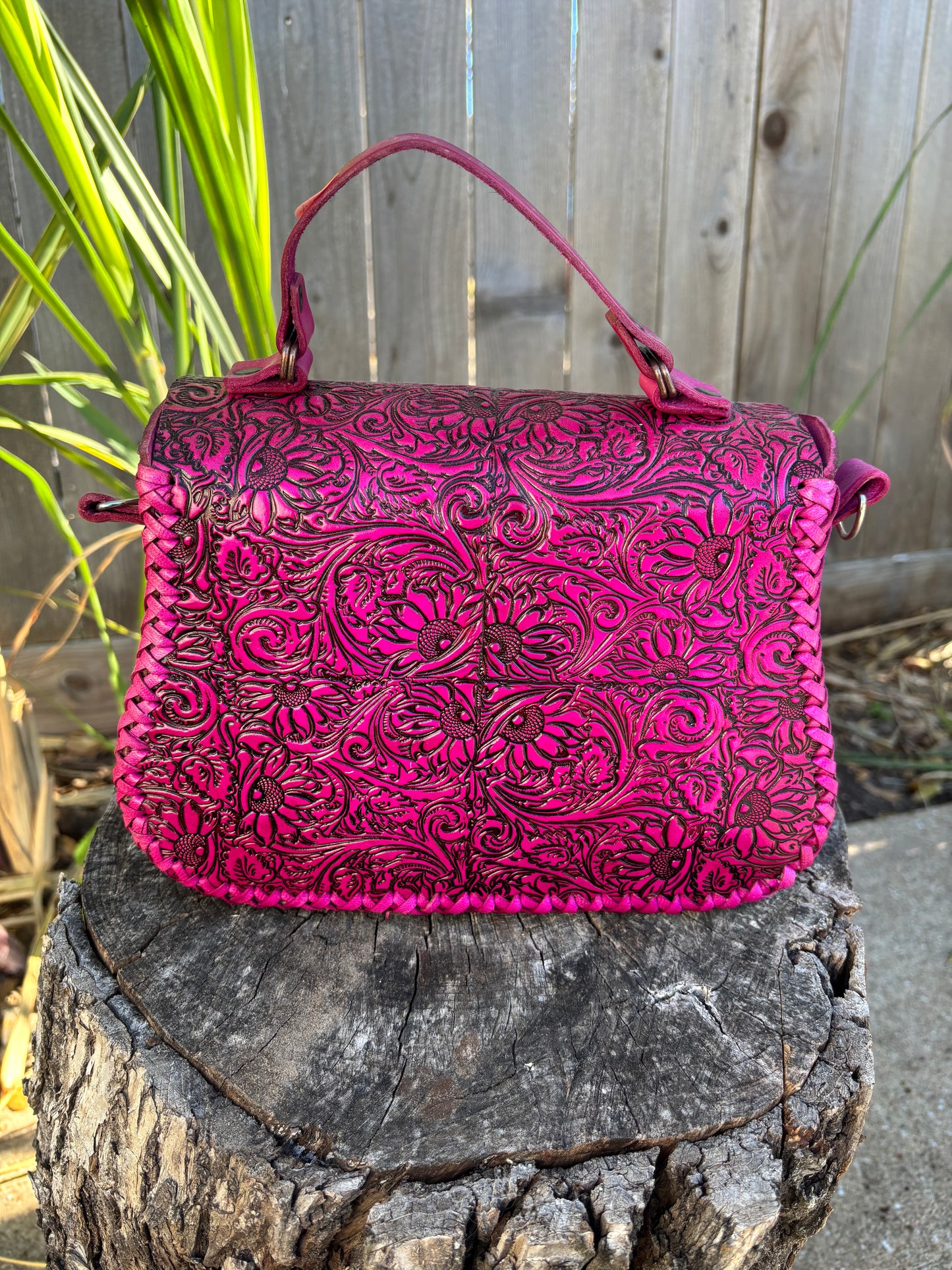 Bolsa Cincelada con Pelo de Res Rosa