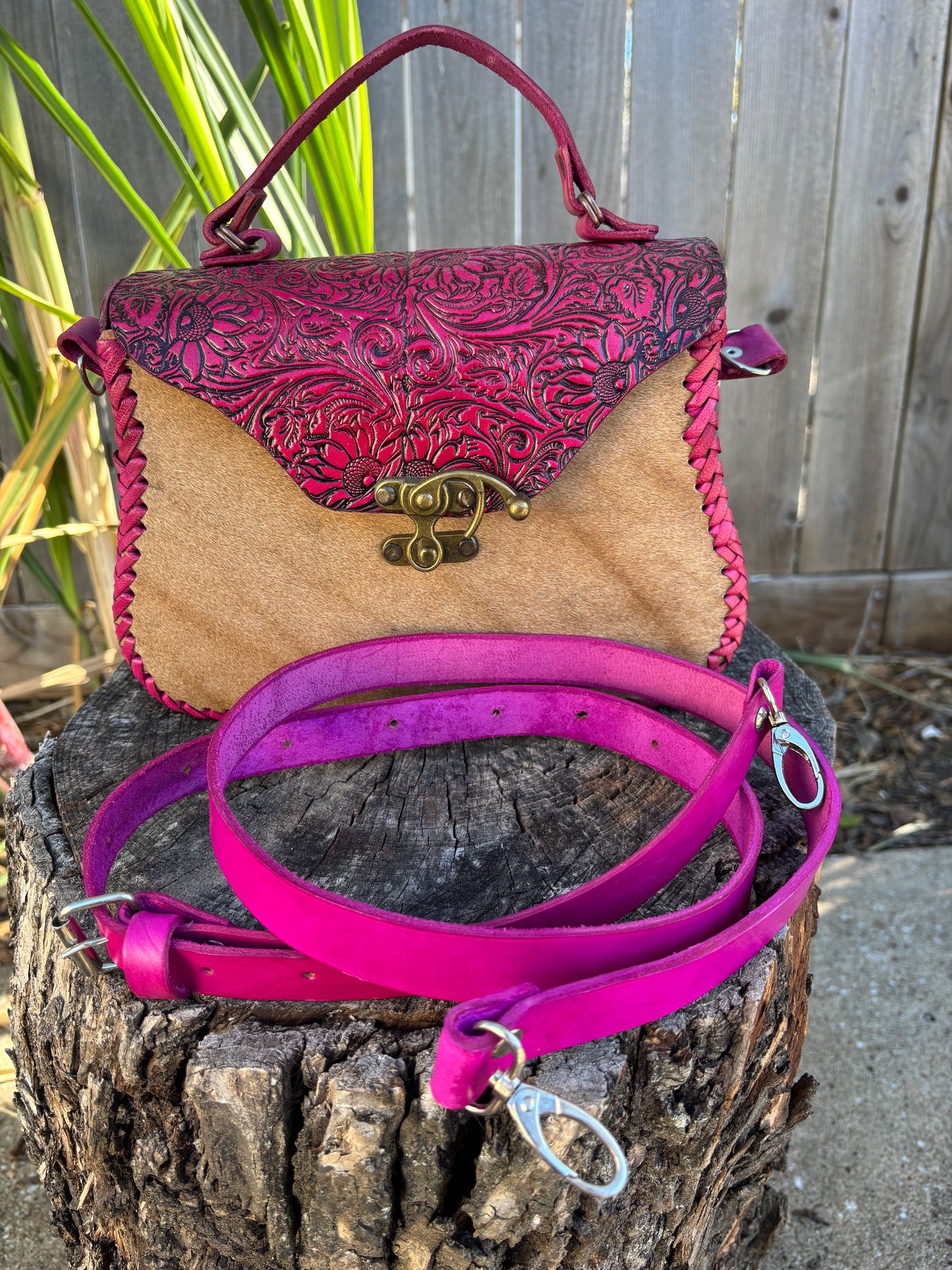 Bolsa Cincelada con Pelo de Res Rosa