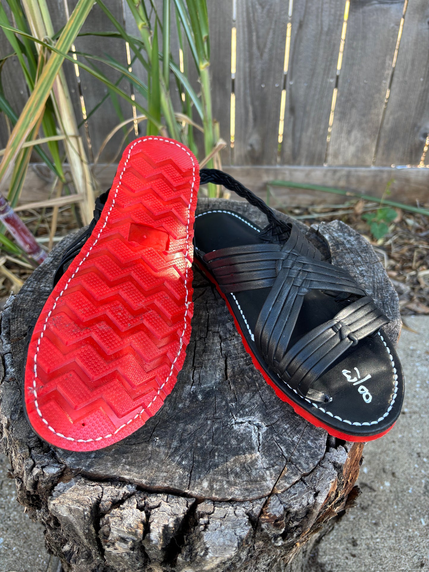 Huarache de Araña Suela Roja Negro Liso