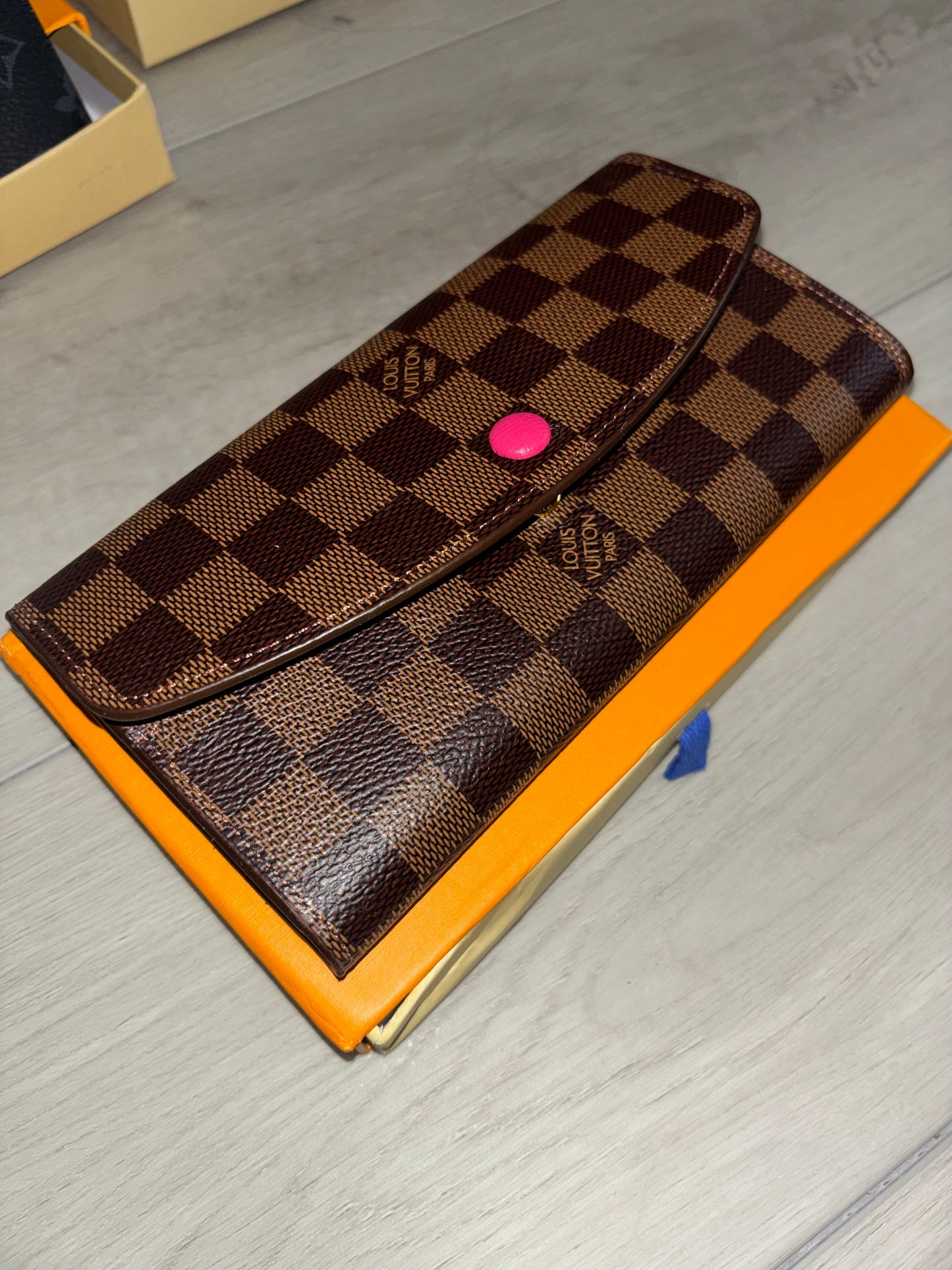 L V Women Wallet