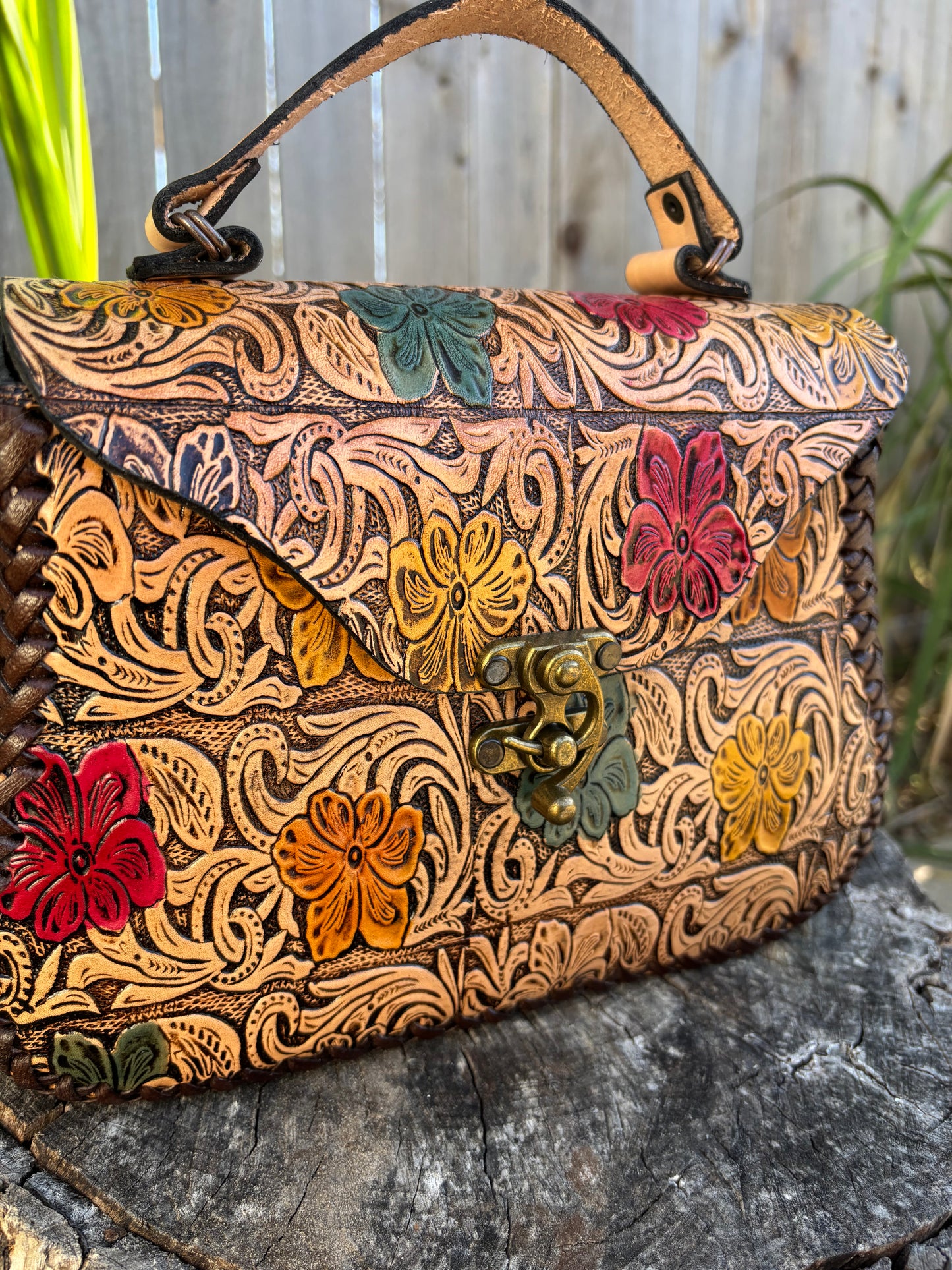 Bolsa Cincelada de Piel Floral