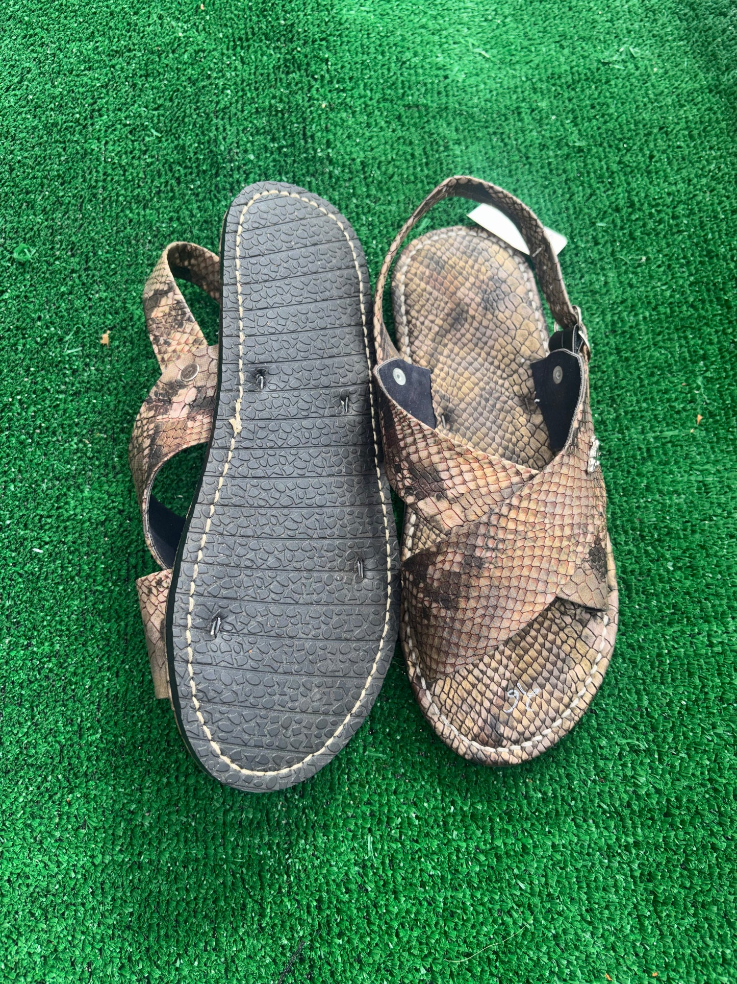 Huarache Cruzado Charol Serpiente