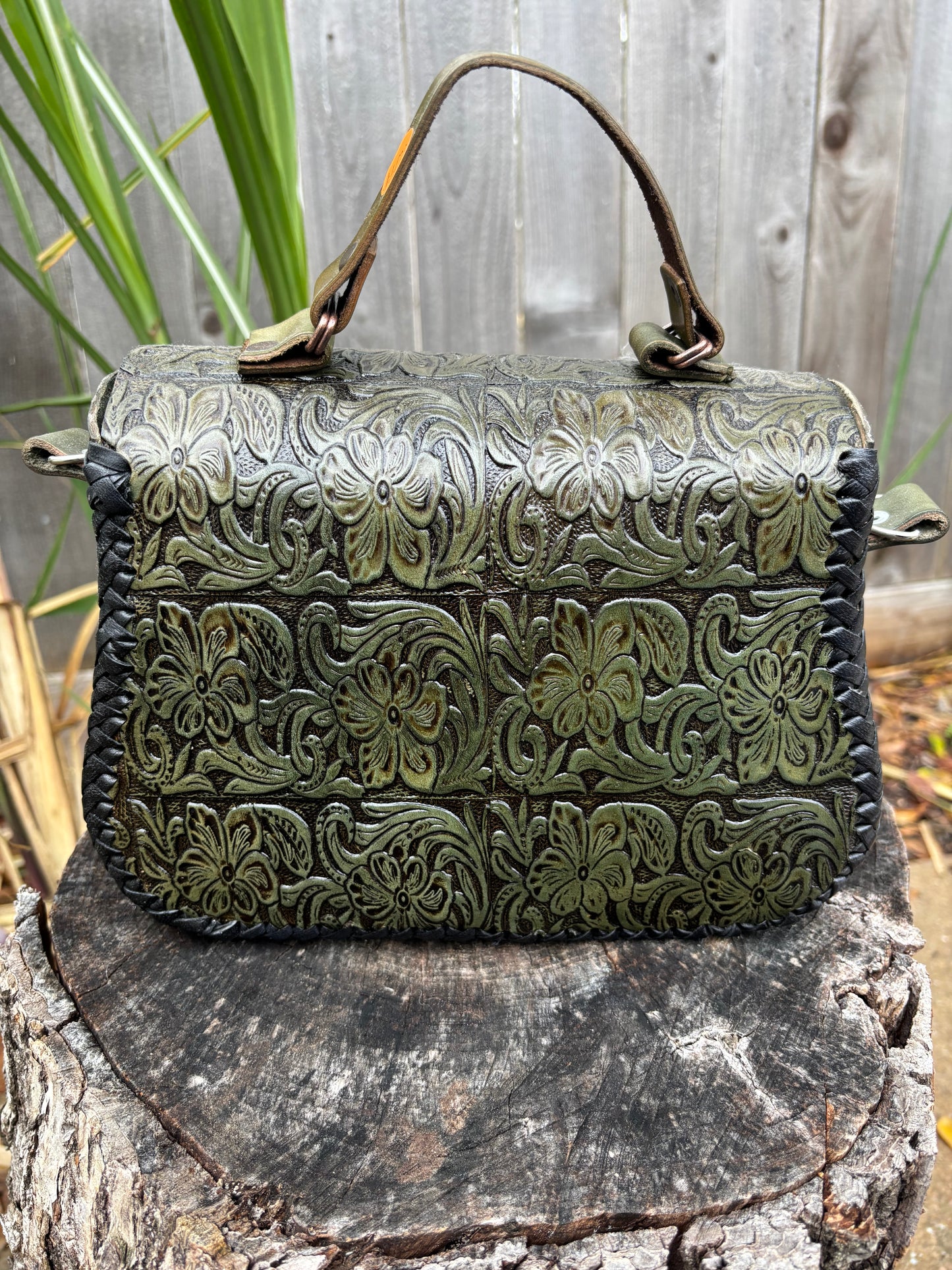 Bolsa Cincelada con Pelo de Res Verde Olivo