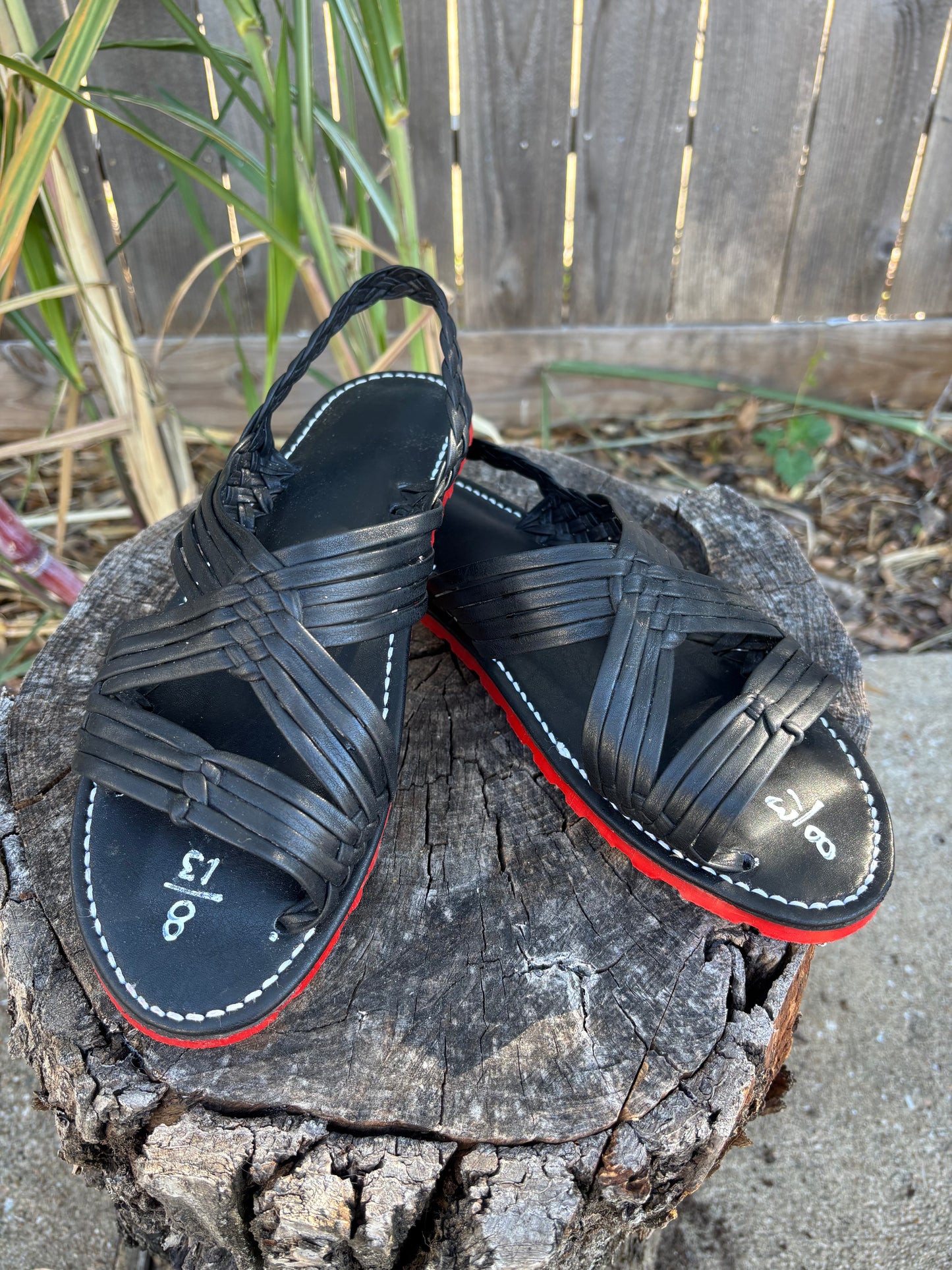 Huarache de Araña Suela Roja Negro Liso