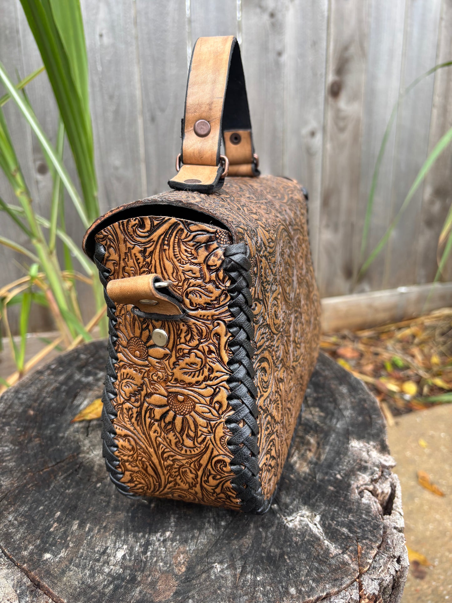 Bolsa Cincelada con Pelo de Res Khaki