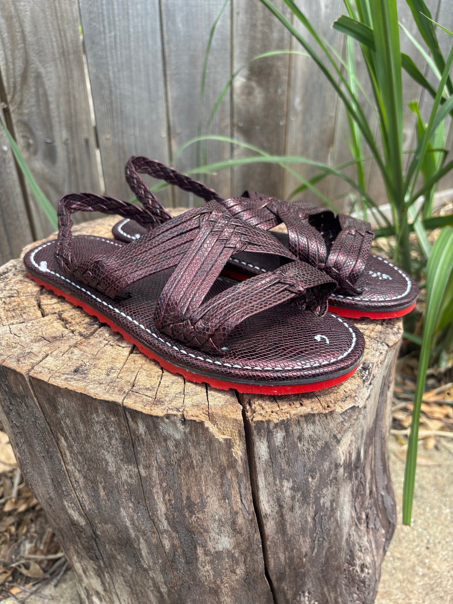 Huarache de Araña Charol Suela Roja