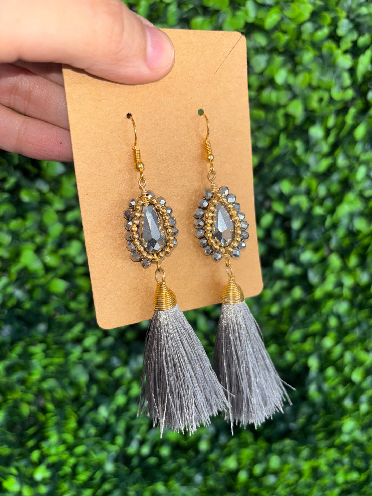 Aretes Chaquira con Crystales Gris