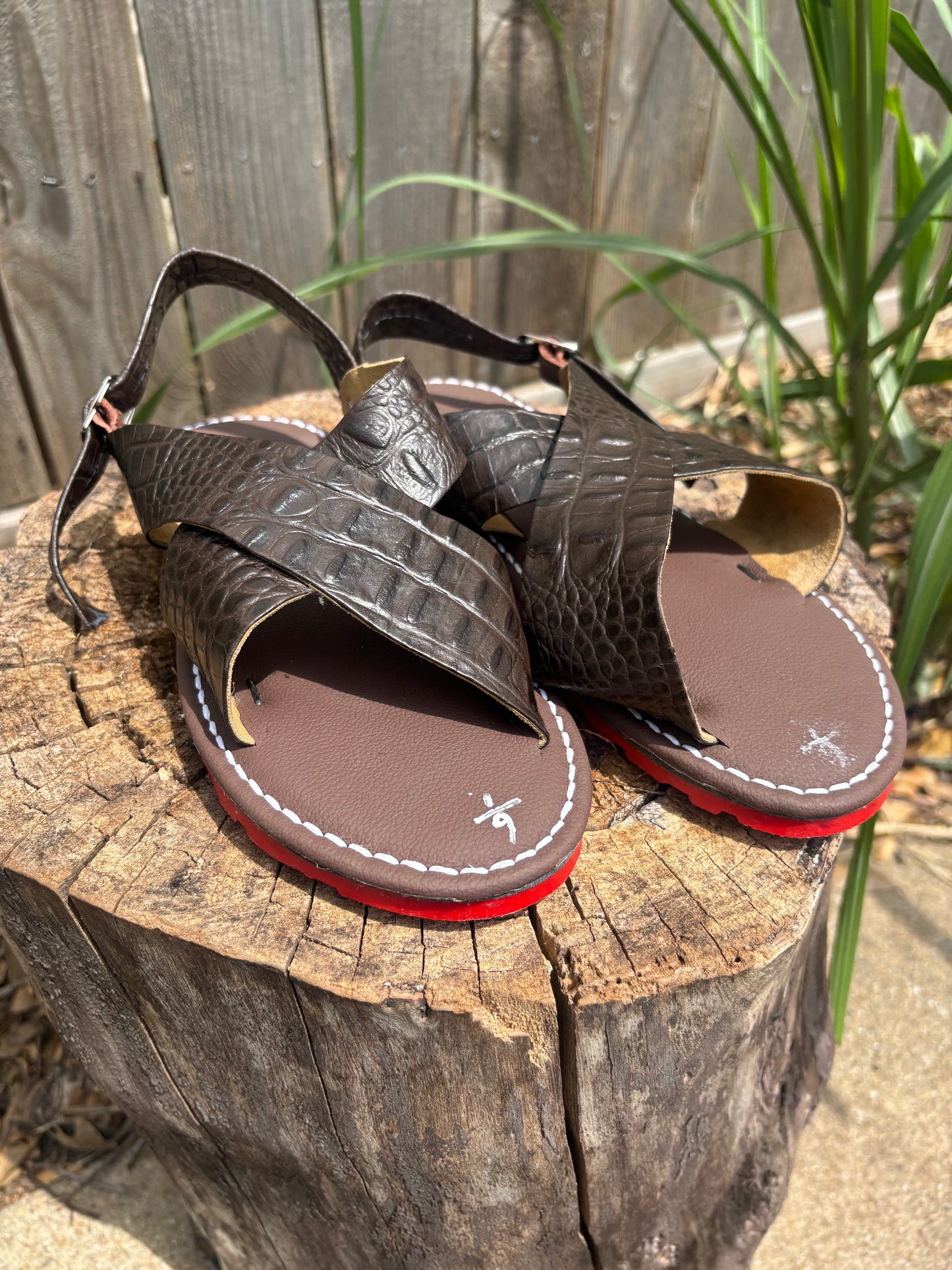 Huaraches Cruzados Mocha suela roja