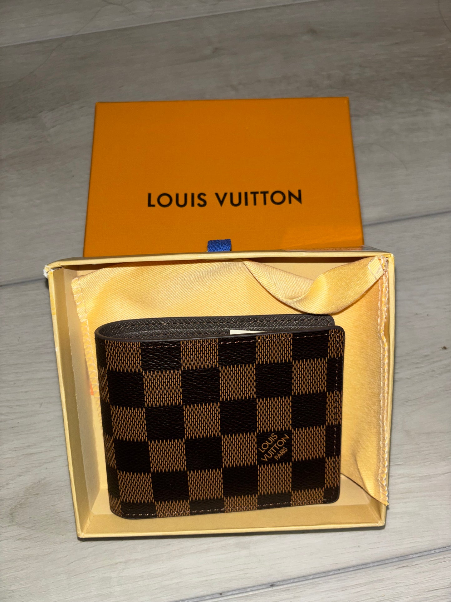 L V Men Wallet Cafe