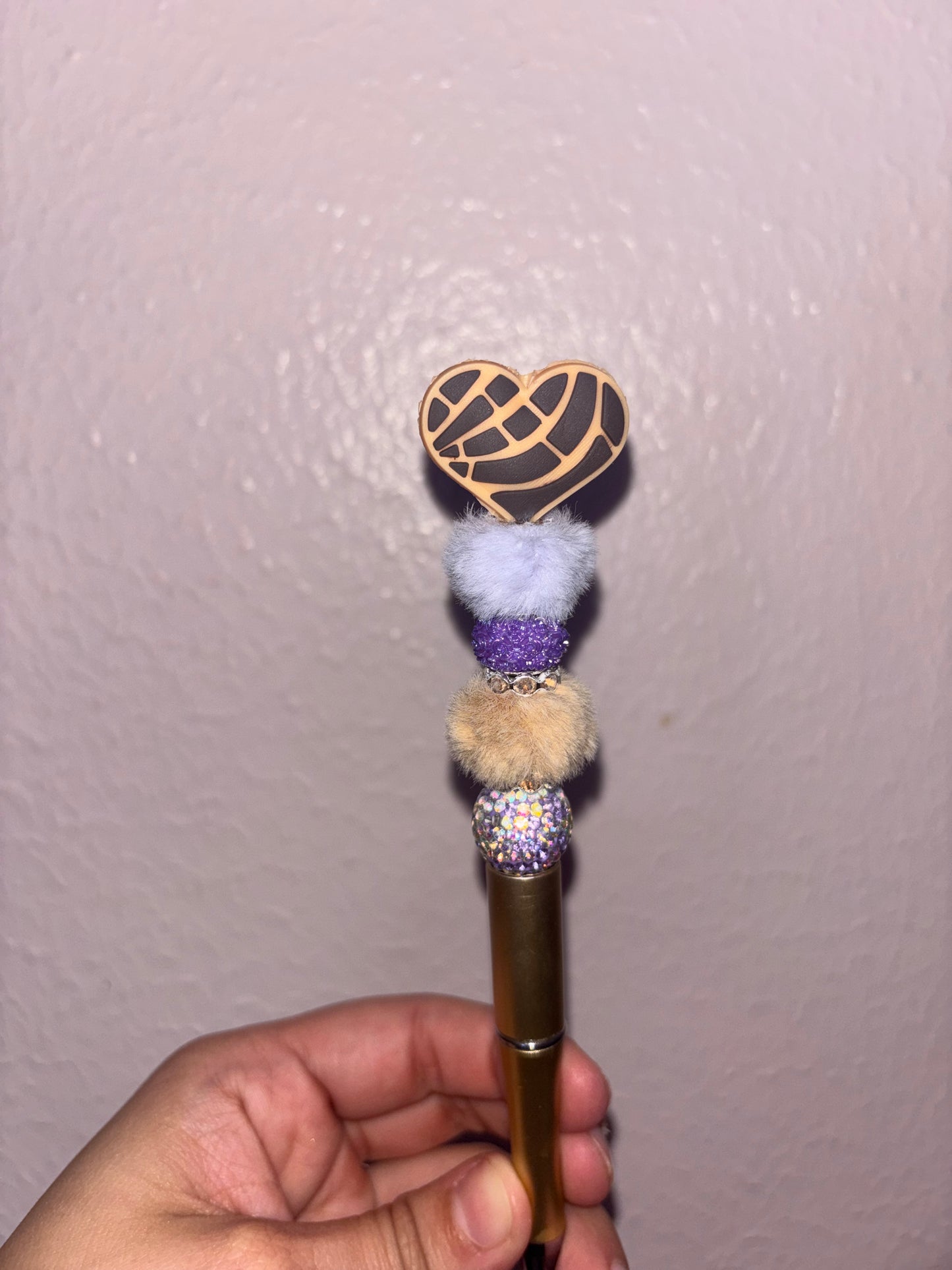 Pluma de Concha Cafe y Morado