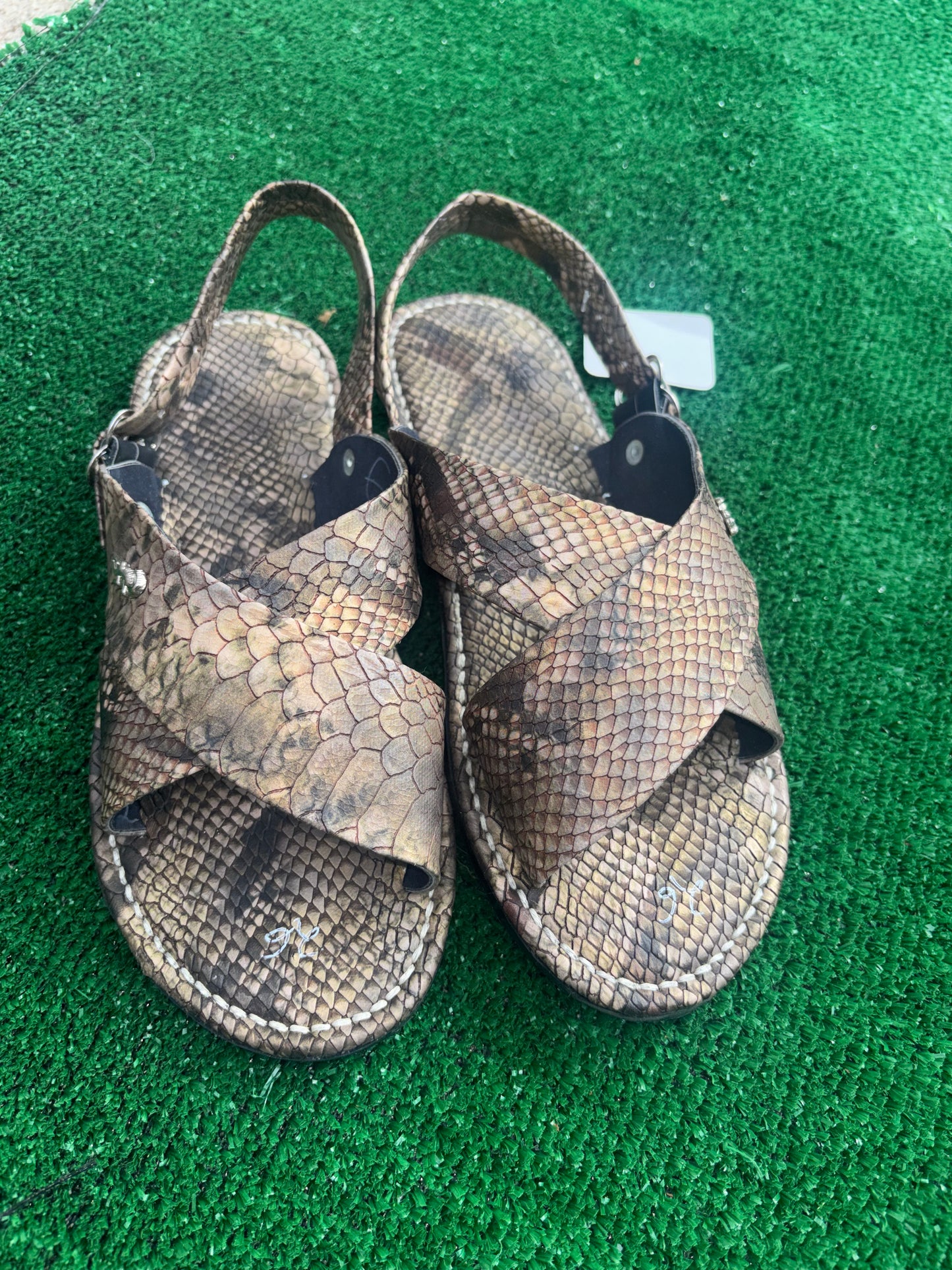 Huarache Cruzado Charol Serpiente