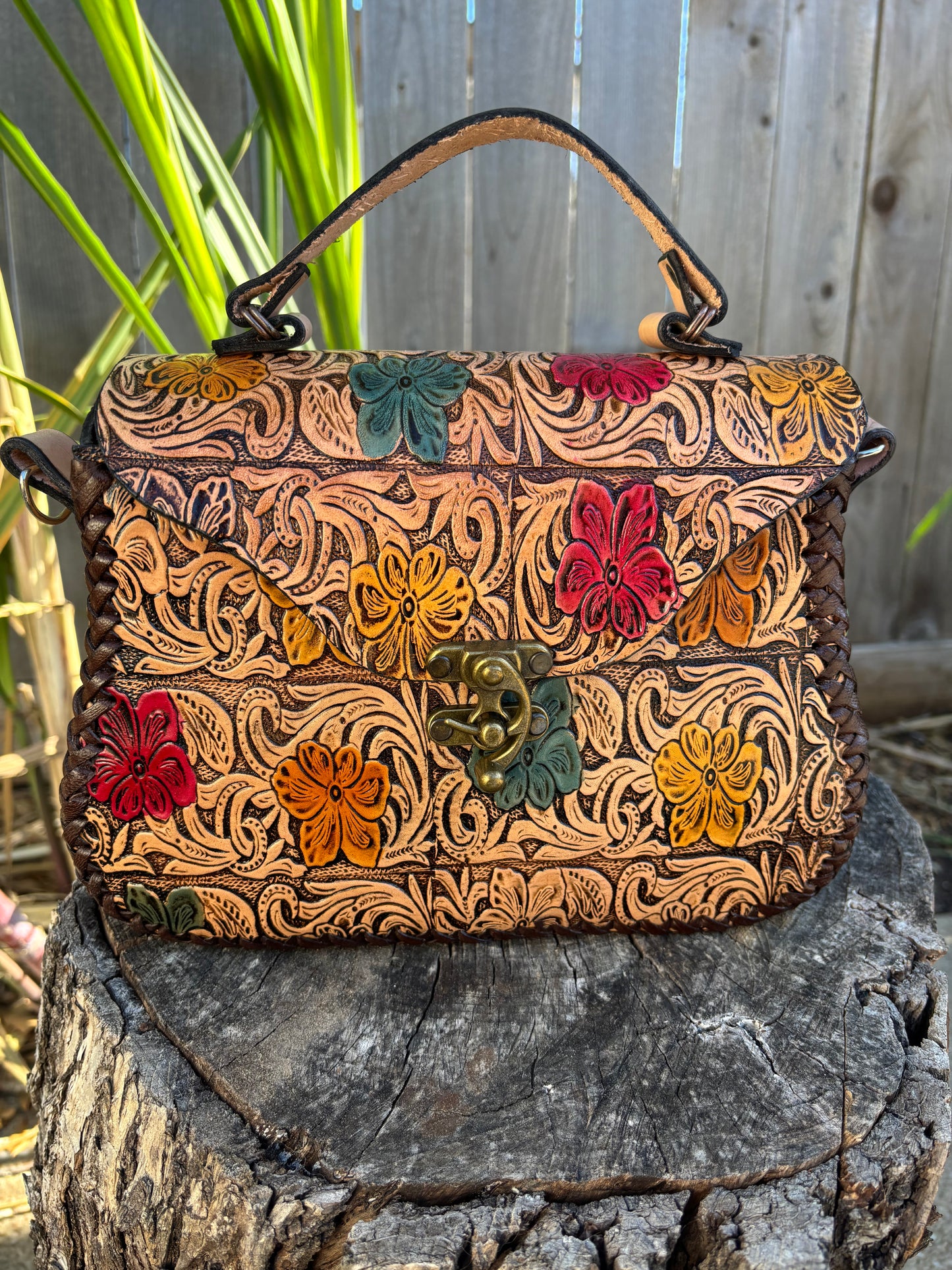 Bolsa Cincelada de Piel Floral