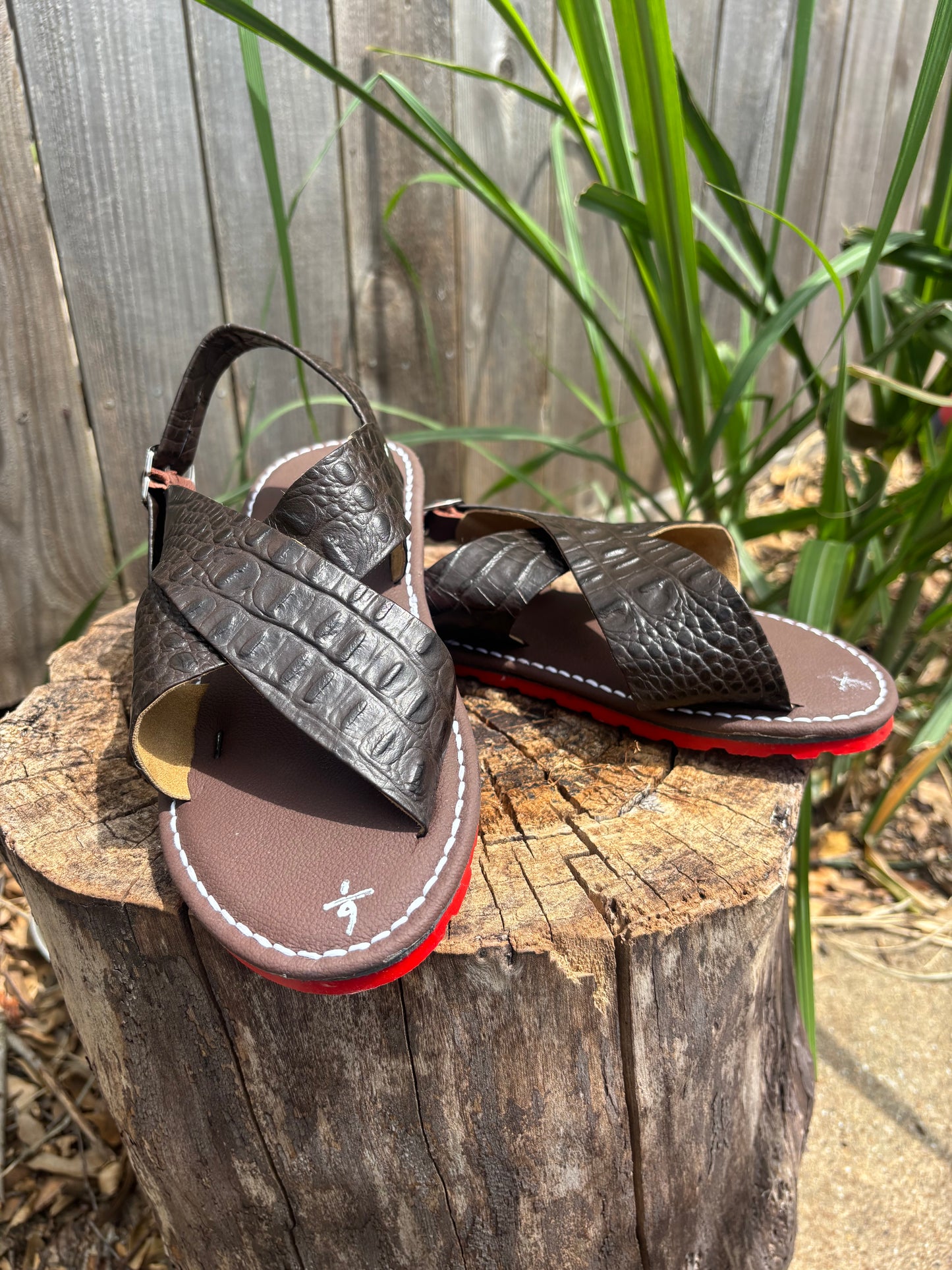 Huaraches Cruzados Mocha suela roja