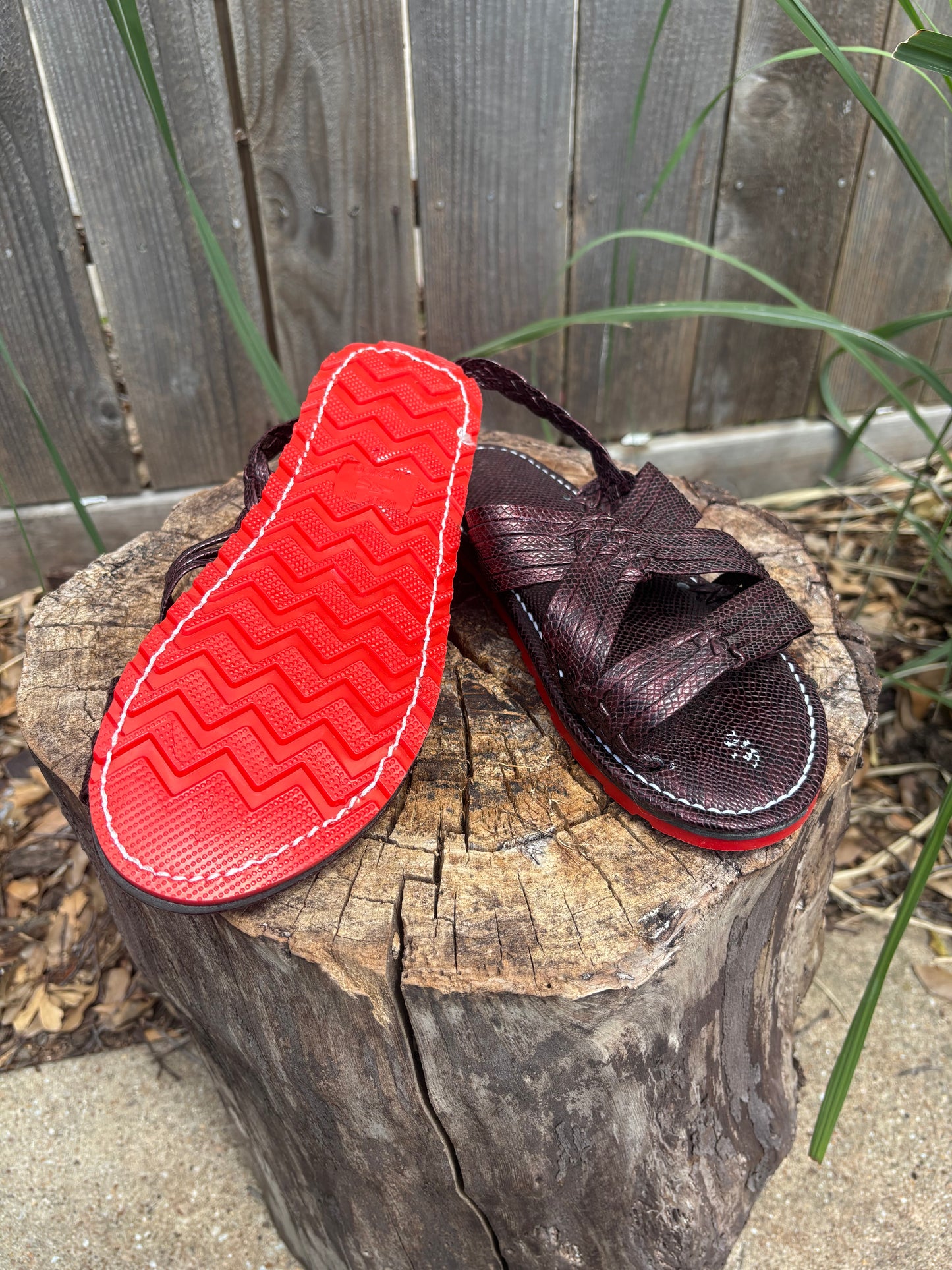 Huarache de Araña Charol Suela Roja