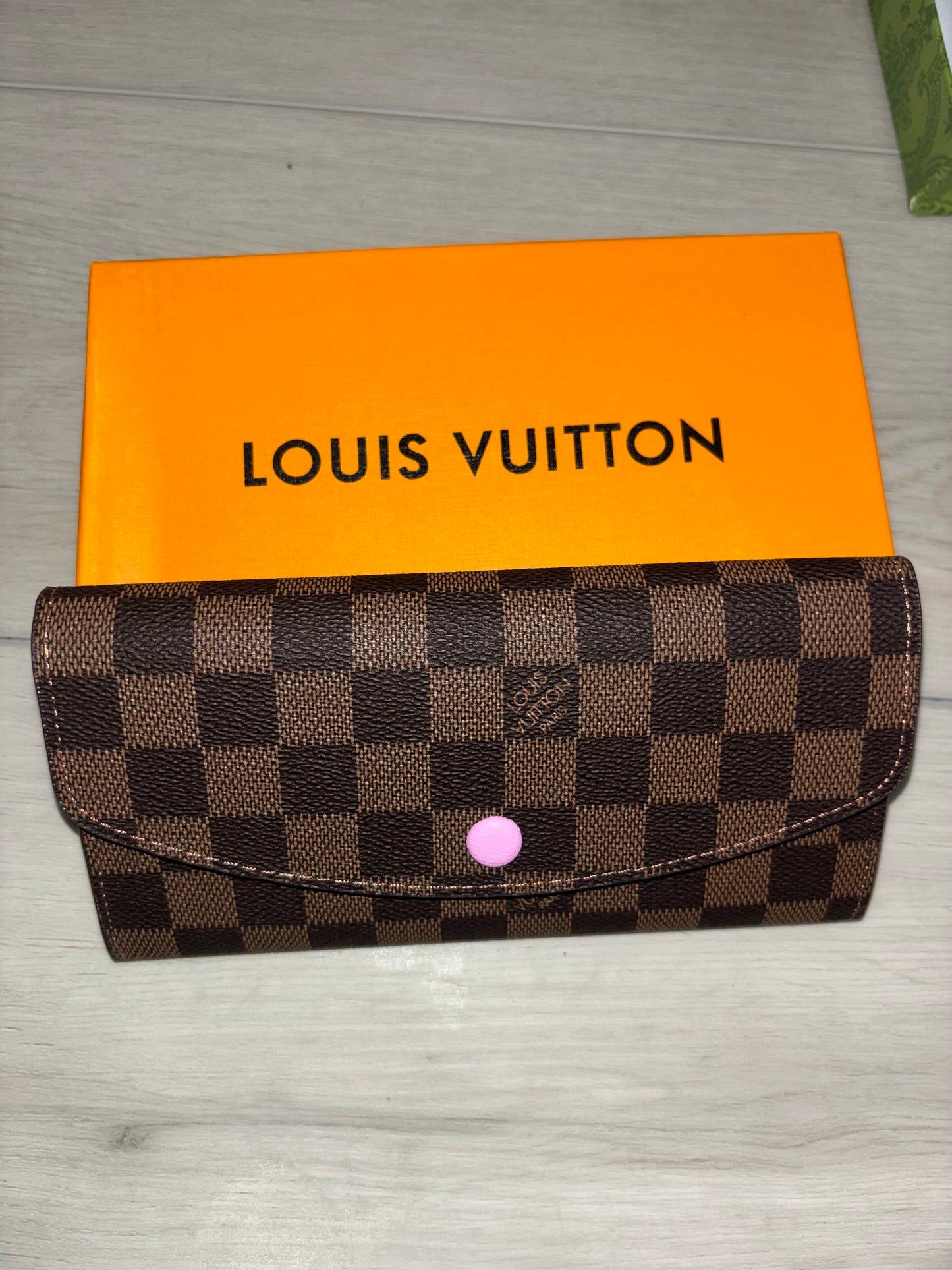 L V Women Wallet