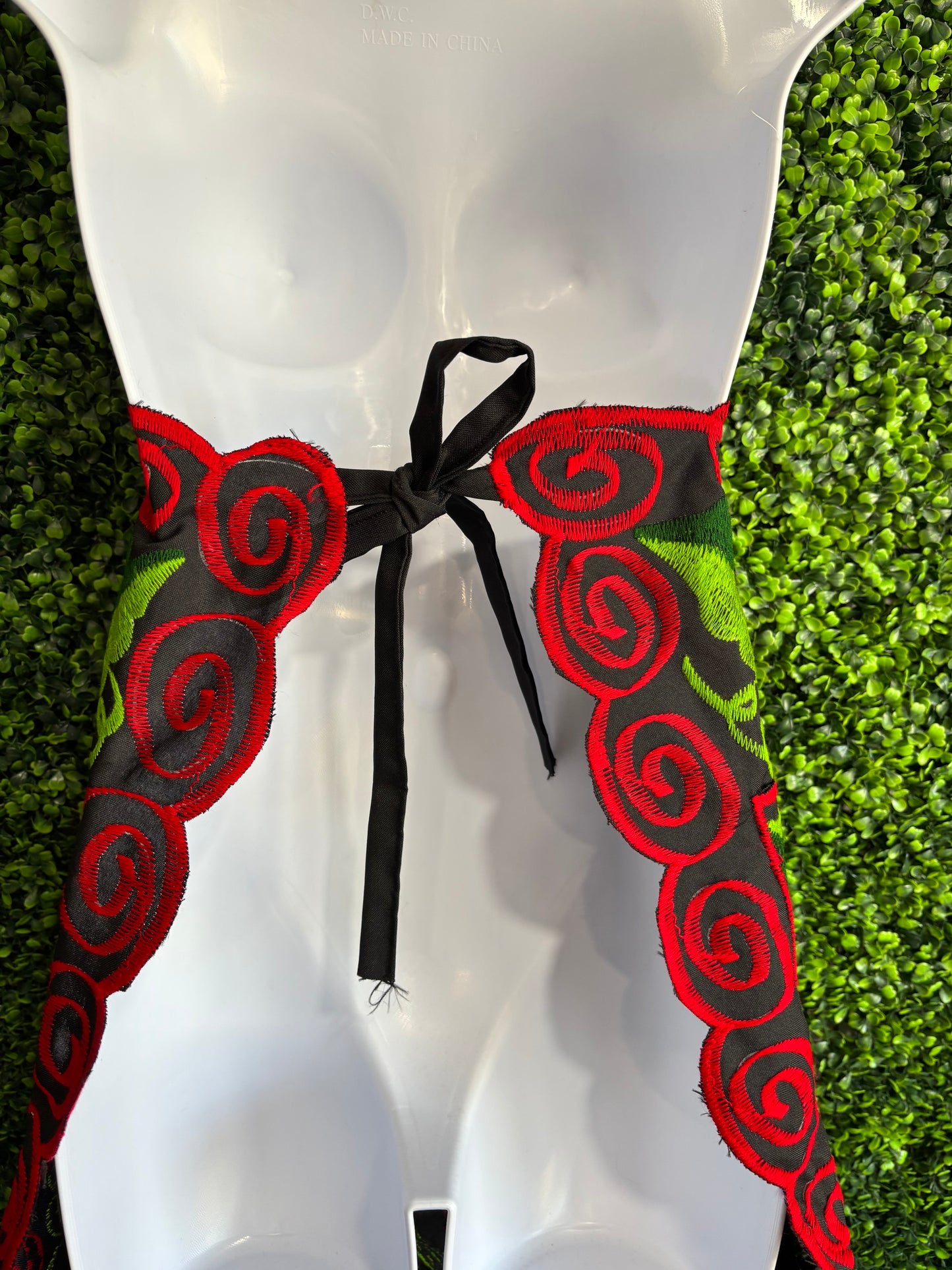 Mandil Artesanal Bordado Rojo