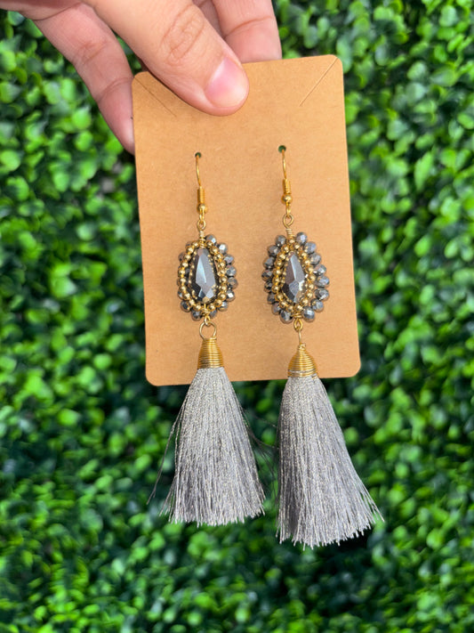 Aretes Chaquira con Crystales Gris