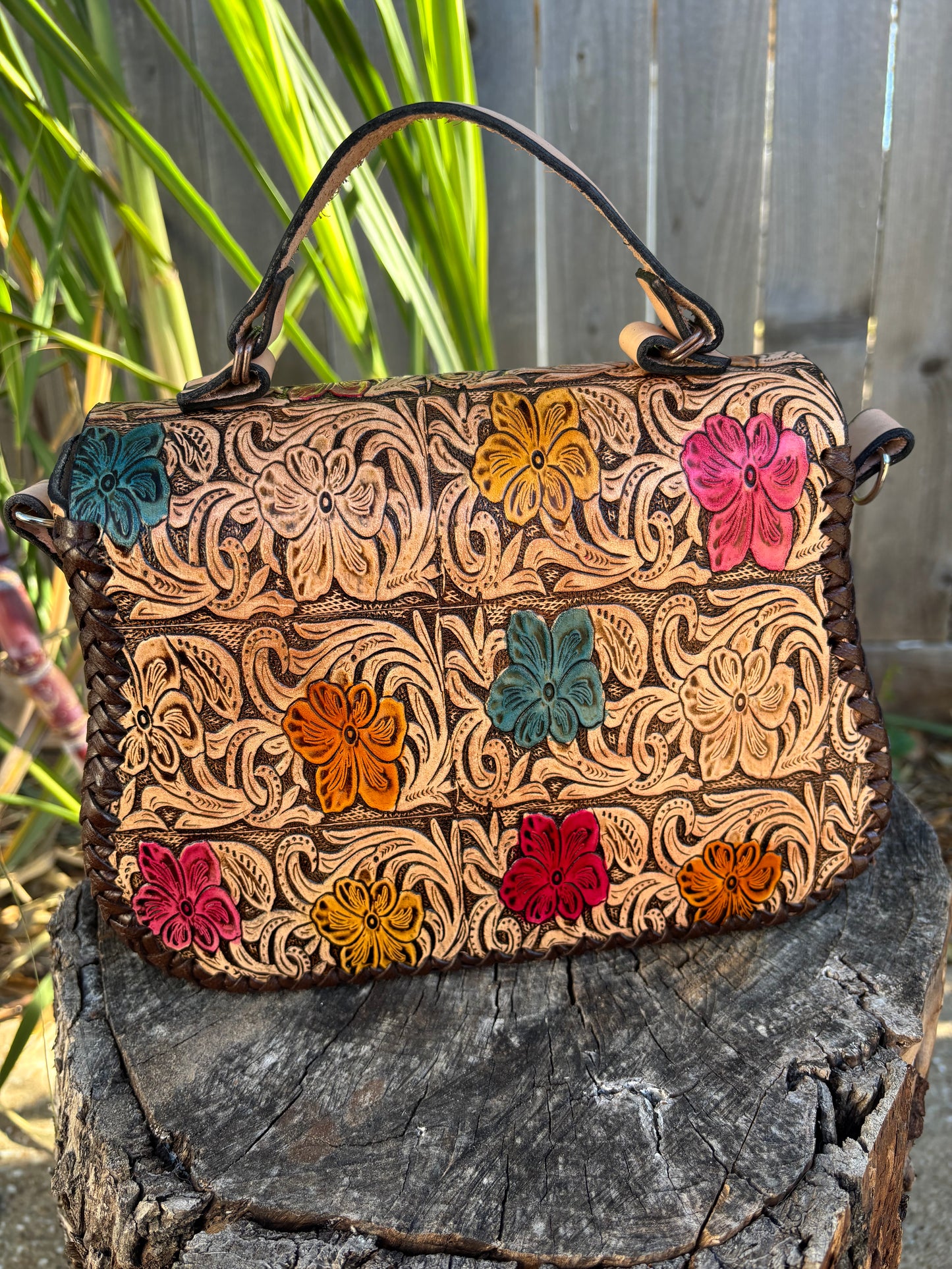 Bolsa Cincelada de Piel Floral