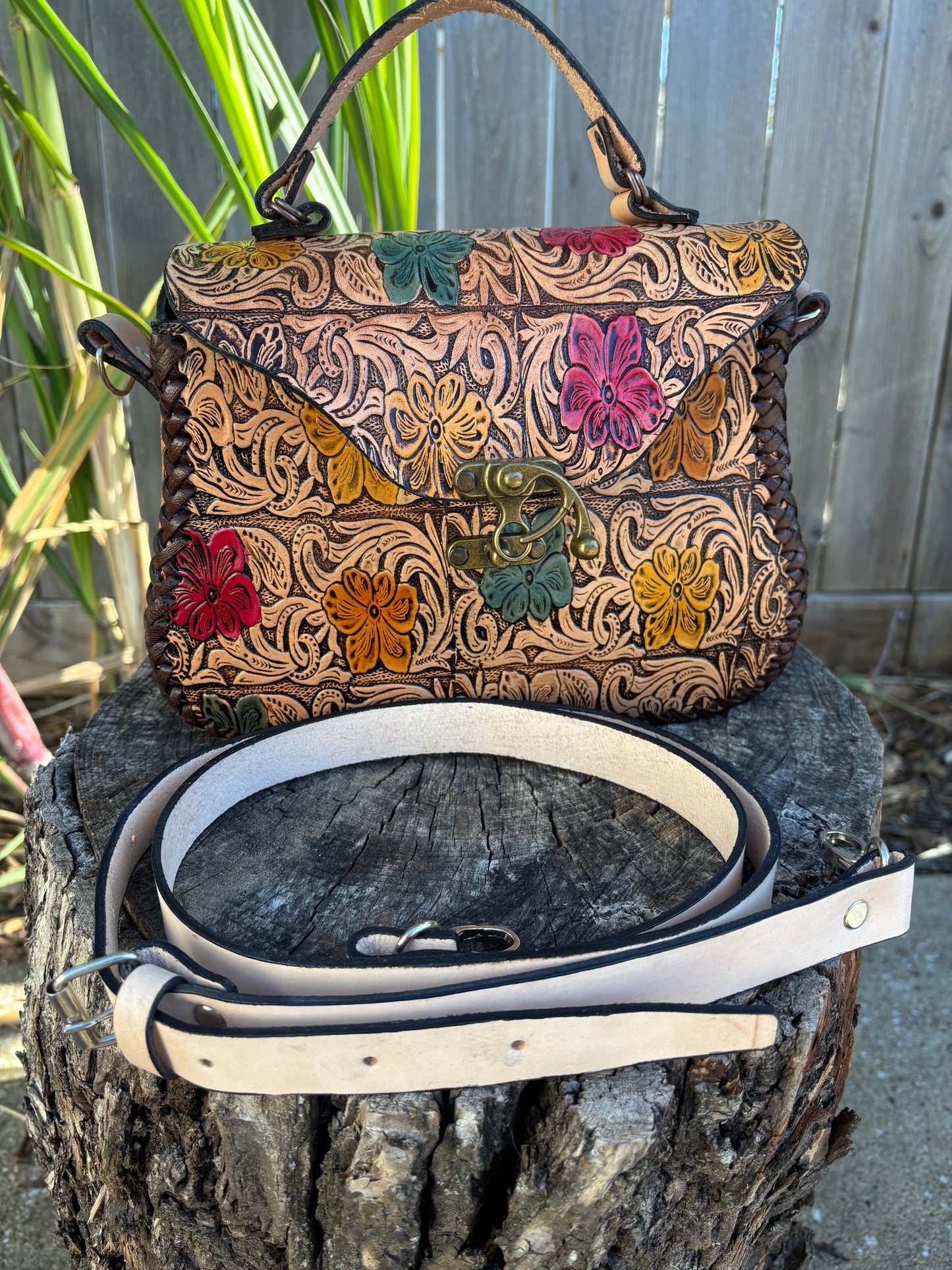 Bolsa Cincelada de Piel Floral