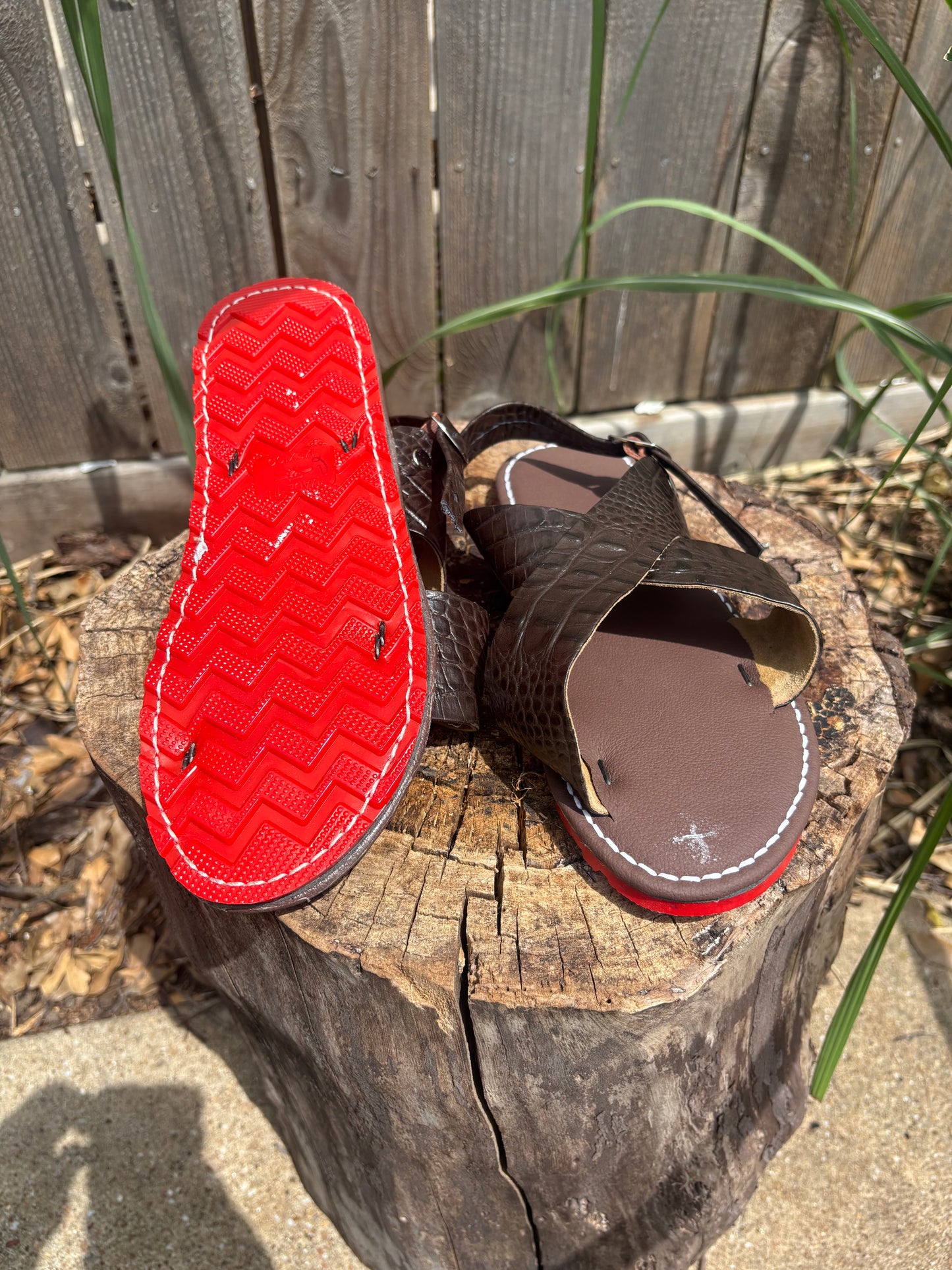 Huaraches Cruzados Mocha suela roja