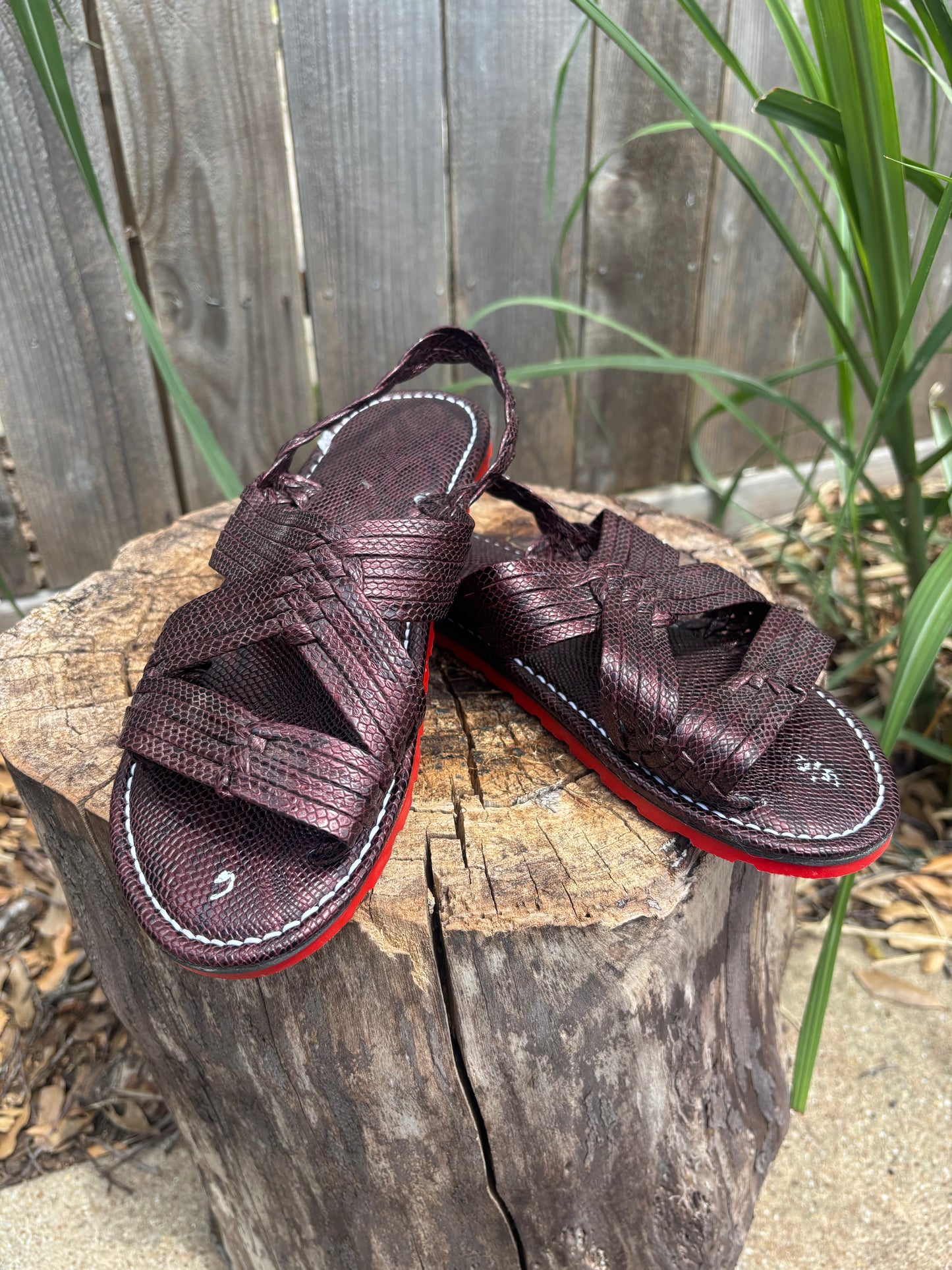Huarache de Araña Charol Suela Roja