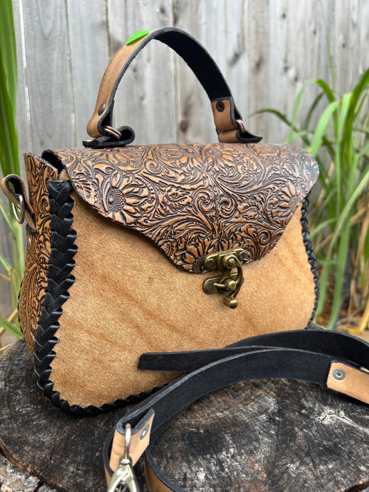 Bolsa Cincelada con Pelo de Res Khaki