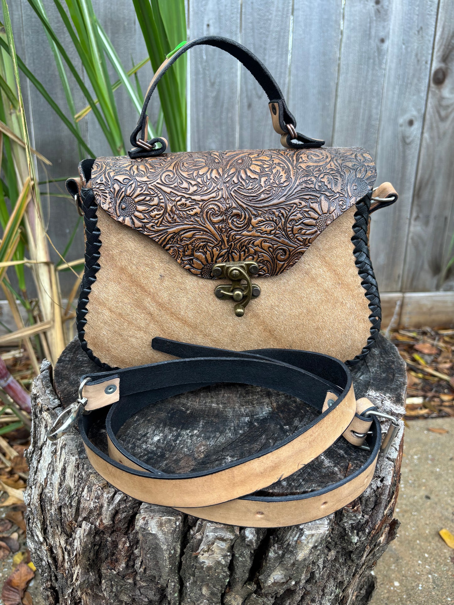 Bolsa Cincelada con Pelo de Res Khaki